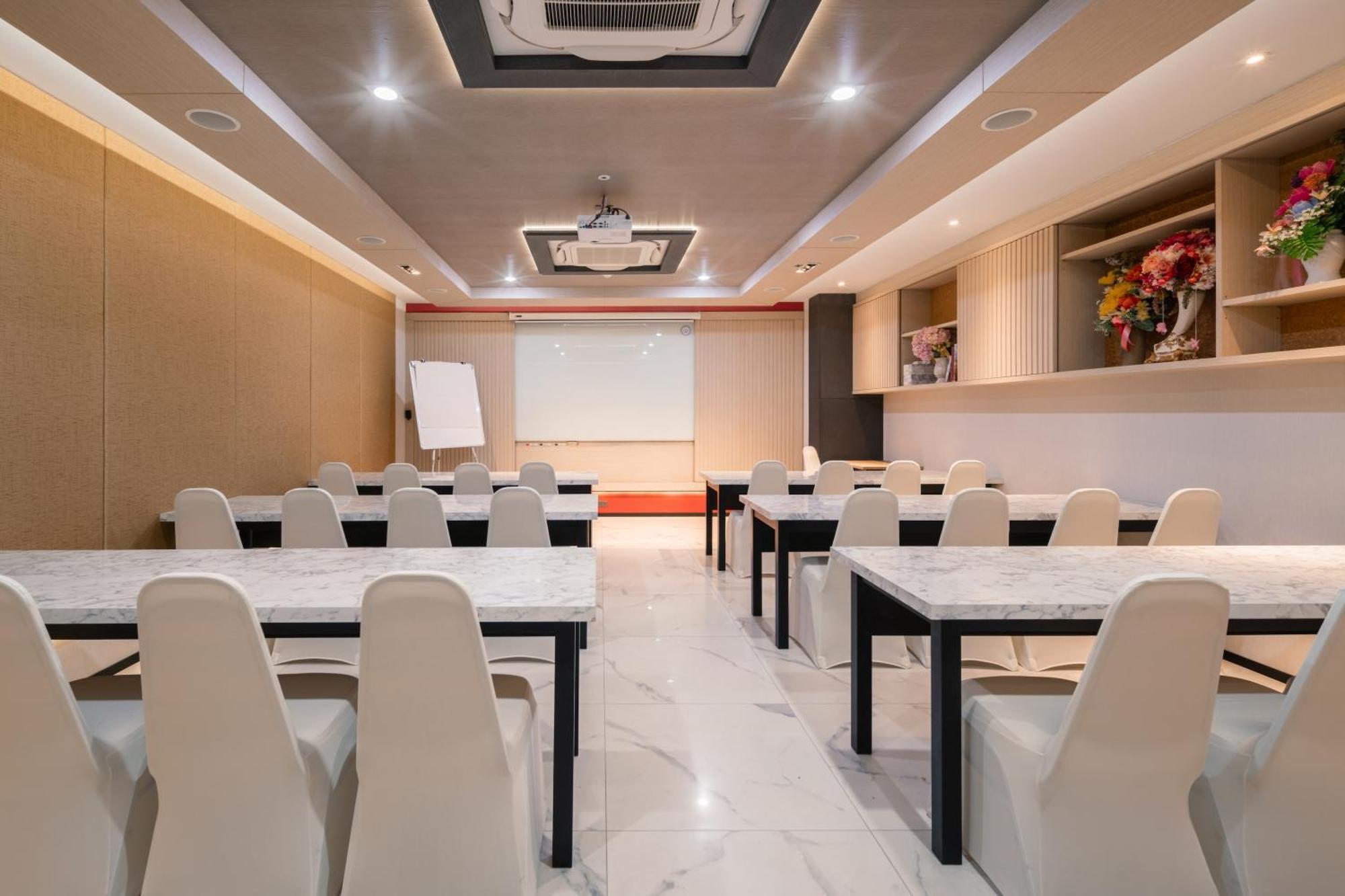 Samyan Serene Hotel Бангкок Экстерьер фото